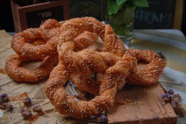 Susamlı krakerler, yakın çekim.