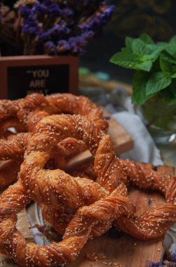 Susamlı krakerler, yakın çekim.