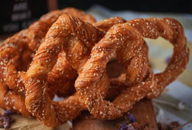 Susamlı krakerler, yakın çekim.