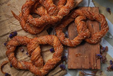 Susamlı krakerler, yakın çekim.