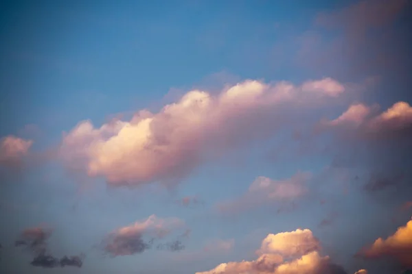 Schöner Himmel Mit Wolken Und Sonne — Stockfoto