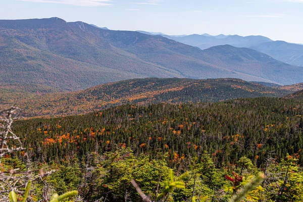 Herfst Landschap Met Bomen Bergen — Stockfoto