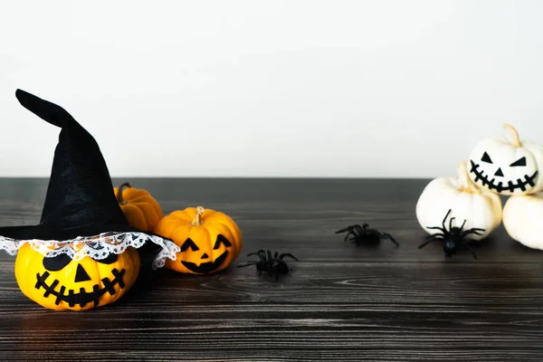 Καλή Απόκριες Κολοκύθα Τρόμου Και Τρομακτική Αράχνη Ξύλινο Τραπέζι — Φωτογραφία Αρχείου