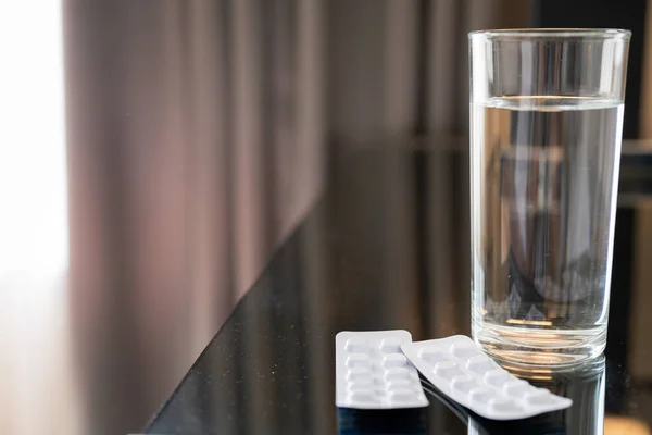 Pillen Medicijntabletten Glas Water Gezondheidszorg Geneesmiddelenherstel Concept — Stockfoto