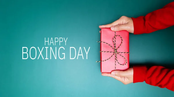 Happy Boxing Day Junge Frau Mit Geschenk Box Angebot Empfänger — Stockfoto