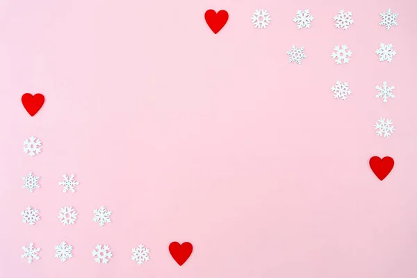 Valentin Napi Háttér Vörös Szívek Hópelyhek Rózsaszín Háttérrel Valentin Napi — Stock Fotó