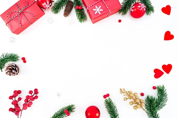 Weihnachtskomposition Weihnachtskugel Tannenzapfen Tannenzweige Auf Weißem Hintergrund Flache Lage Draufsicht — Stockfoto