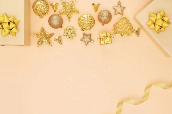 Подарункові Коробки Або Подарункові Коробки Золотими Бантами Зірка Золотому Тлі — стокове фото