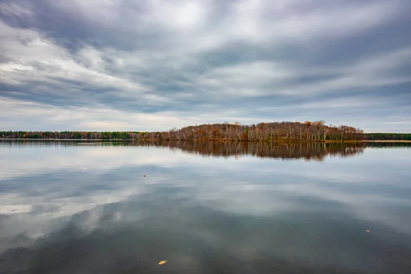 Otoño Hermoso Paisaje Con Lago Tranquilo —  Fotos de Stock