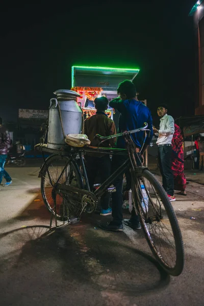 Індійці Чекаючи Щоб Отримати Їжу Продовольчій Кабінці Біля Вулиці Агри — стокове фото