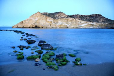 İspanya, Almeria, Playa de los Cocedores, plaj akşam