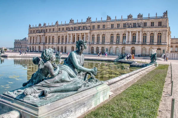 Statue Uno Stagno Che Decorano Giardini Della Reggia Versailles — Foto Stock