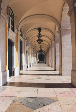 Eski şehrin katedralinin içi.