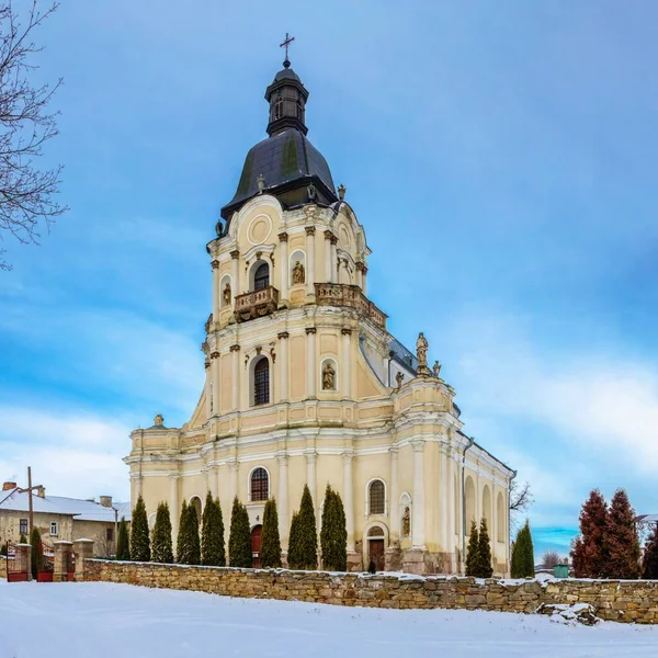 Mykulyntsi ウクライナ01 2020 18世紀の冬の日に ウクライナのテルノピール地方のMykulyntsi村のバロック様式の三位一体教会 — ストック写真