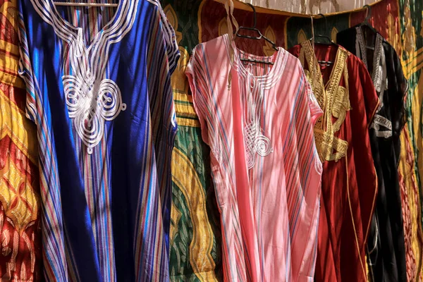 Kolorowe Ubrania Sprzedaż Sklepie — Zdjęcie stockowe