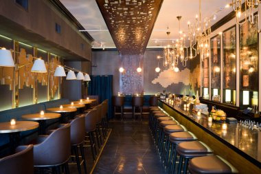 rahat ve şık bir restoranın modern iç mekanı.