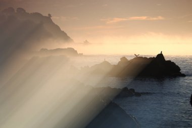 Akdeniz 'de gün batımı. Cala S 'Alguer. Costa Brava. Girona İspanya