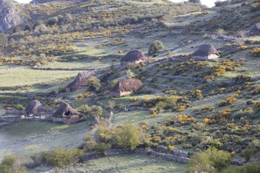 Dağlı güzel bir manzara.