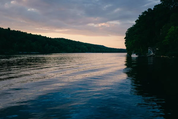 Schöner Sonnenuntergang Über Dem See — Stockfoto