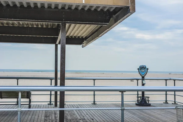 Muelle Madera Con Paraguas —  Fotos de Stock