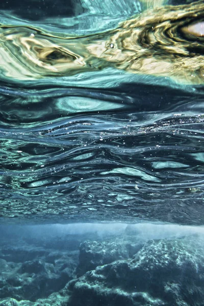 Абстрактное Изображение Мбаппе Поверхности Моря Снято Снизу — стоковое фото