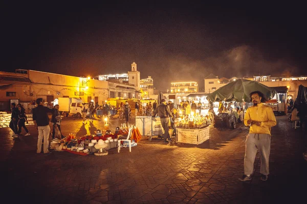Άνθρωποι Που Ψωνίζουν Στην Τοπική Αγορά Του Μαρόκου — Φωτογραφία Αρχείου