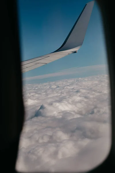 Vanuit Lucht Zicht Vliegtuigraam Naar Beneden Kijkend Vanuit Patrijspoort — Stockfoto