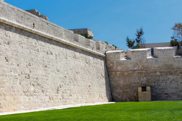 Nowo Odrestaurowane Mury Obronne Otaczające Średniowieczne Miasto Mdina Malcie — Zdjęcie stockowe