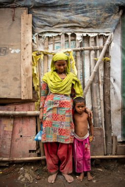 Oğluyla çöp sahasında bir annenin portresi.