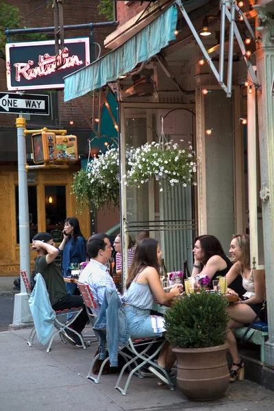 New York City Utca Üzletekkel Éttermekkel Nappal — Stock Fotó