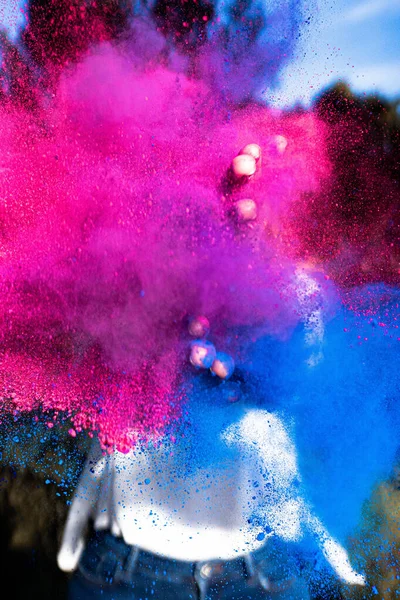 Nahaufnahme Einer Jungen Frau Mit Puderfarbe Holi Abstrakter Hintergrund — Stockfoto