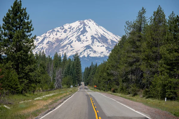 Wunderschöne Landschaft Mit Einer Straße Den Bergen — Stockfoto