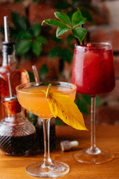 Herbst Cocktails Auf Einem Backstein Hintergrund — Stockfoto