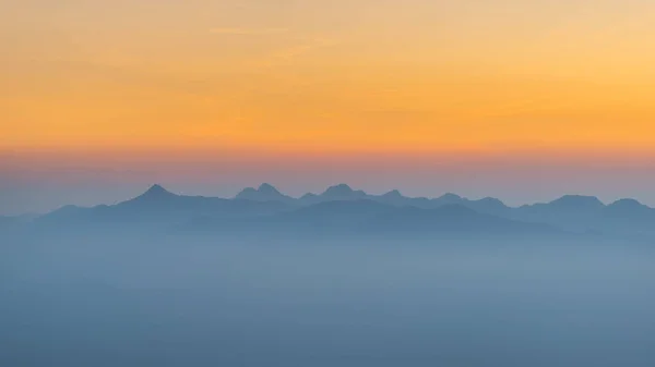 Belo Pôr Sol Sobre Montanha — Fotografia de Stock