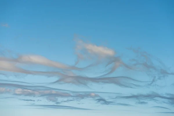 Vista Incrível Nuvens Cirro Cinza Flutuando Céu Azul Pacífico Pôr — Fotografia de Stock
