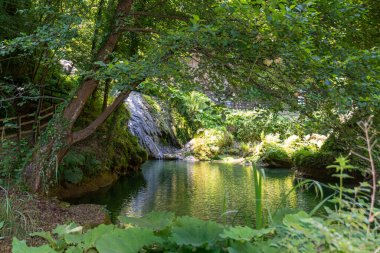 İtalya 'daki Marmore şelalesine bir göz atalım.