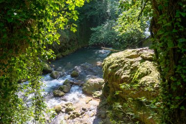 İtalya 'daki Marmore şelalesine bir göz atalım.