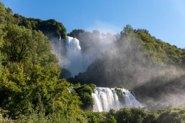 Marmore 'un Terni' deki şelalesi Avrupa 'daki en yüksek şelaledir.