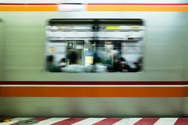 Bahn Zug Verlässt Eine Station Tokio Japan — Stockfoto