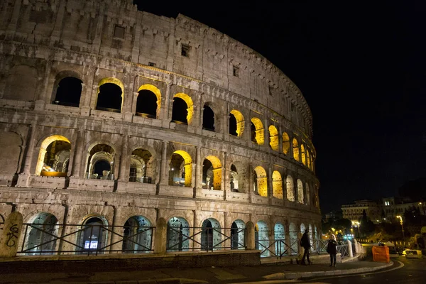 夜のローマコロッセオ イタリア — ストック写真