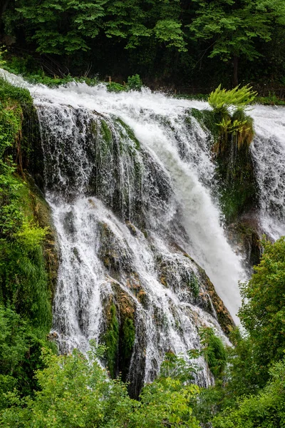 Marmore Suyu Yaz Mevsiminde Açıldı — Stok fotoğraf