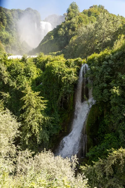 晴れた日にはヨーロッパで最も滝が高く — ストック写真