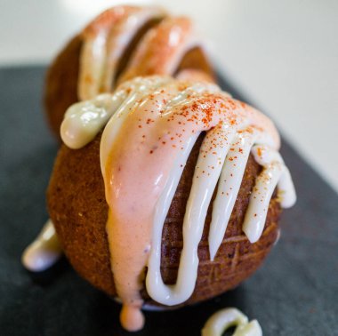 Tartar soslu büyük kroket.