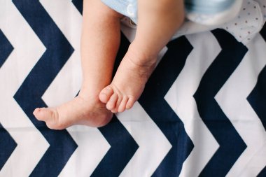 Kanepede birbirine aşık bir çift