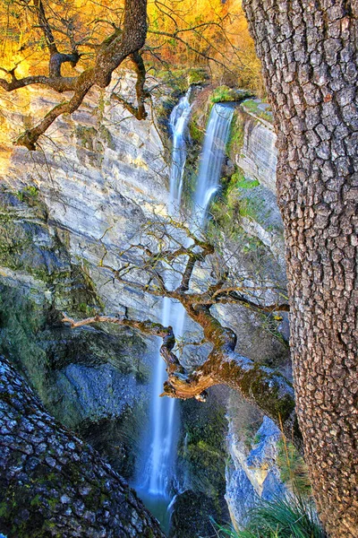 Wasserfall Gujuli Oder Goiuri Ist Ein Über 100 Hoher Vertikaler — Stockfoto