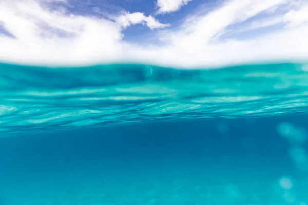Mooie Tropische Zee Met Golven Blauwe Lucht — Stockfoto
