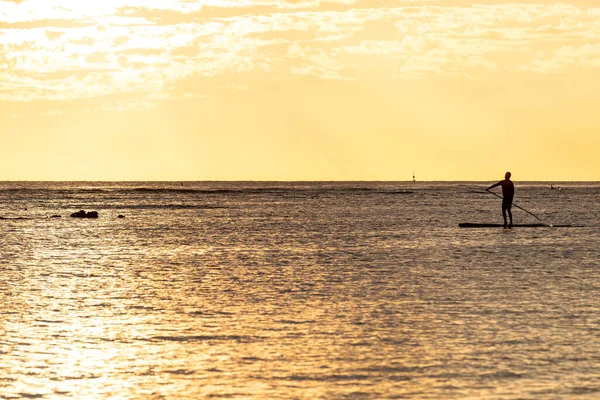 Silhouette Eines Mannes Strand — Stockfoto