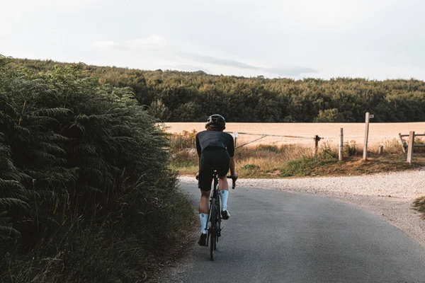 Man Bicycle Road Sunset Mountain View Copy Space — Stock Photo, Image