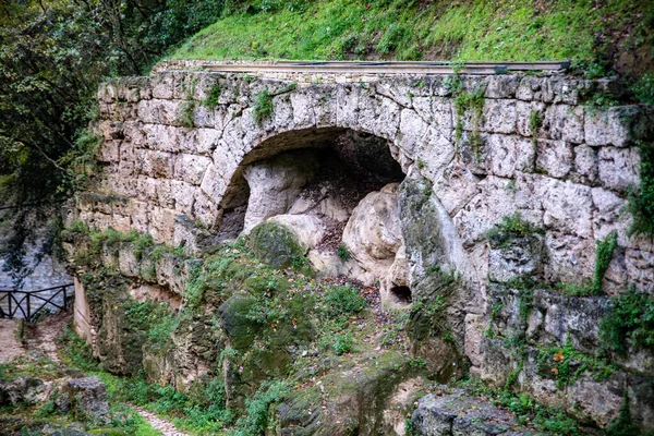 Puente Histórico Del Toro Cerca Cascada Delle Marmore — Foto de Stock