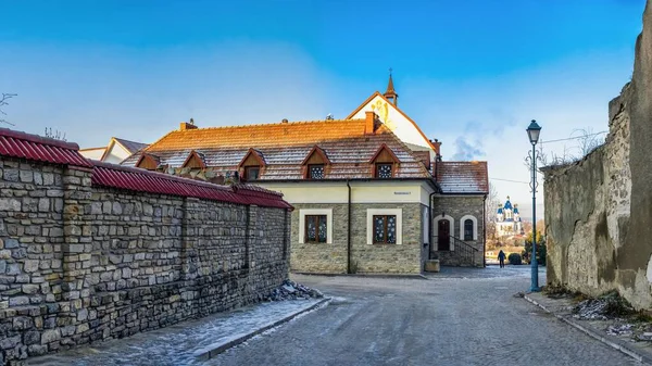 Kamianets Podilskyi ウクライナ01 2020 旧市街地区にあるカミアンエツ ポディルスキー歴史地区の古い通りは 晴れた冬の朝に — ストック写真